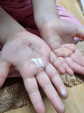 mom e 맘이 내추럴 베이비 케어 크림+바디오일 — 5점을 준 리뷰어가 2021년 2월 올린 사용 사진
