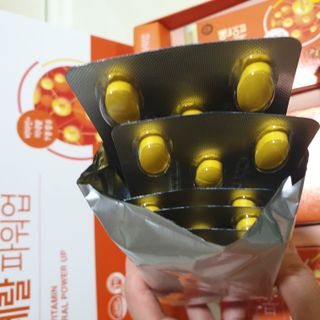 서울약사신협_내몸애발란스멀티비타민앤미네랄파워업_800mg x 90정 — 5점을 준 리뷰어가 2021년 5월 올린 사용 사진