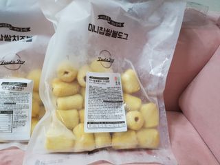 Dog&Ball 독앤볼 [Dog&Ball] 미니찹쌀볼도그 찹쌀치즈볼 — 5점을 준 리뷰어가 2021년 9월 올린 사용 사진