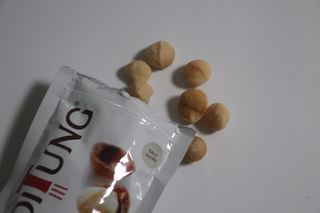 도이퉁 마카다미아 넛 90g  로얄 마카넛 오리지널 쏠트 허니 — 5점을 준 리뷰어가 2021년 3월 올린 사용 사진