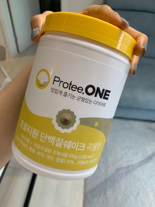 프로티원 단백질쉐이크 곡물맛 2주분 1통+보틀 — 3.5점을 준 리뷰어가 2021년 4월 올린 사용 사진