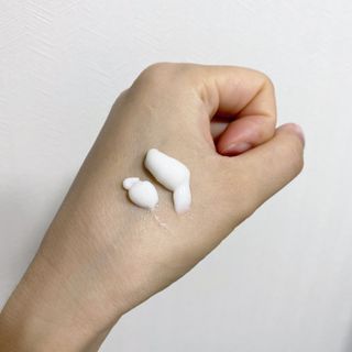 이엔코스 알부틴 알파 화이트닝크림 — 4점을 준 리뷰어가 2021년 4월 올린 사용 사진