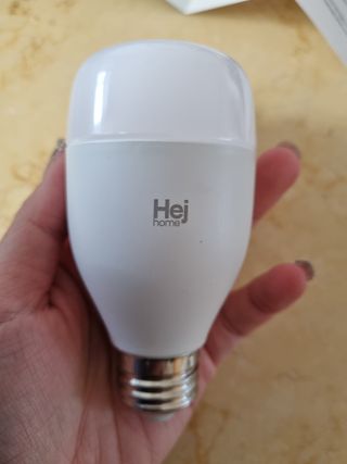 헤이홈 LED전구 화이트 스마트 전구 wifi 연결 스마트폰 연동 음성제어 원격제어 — 5점을 준 리뷰어가 2021년 5월 올린 사용 사진