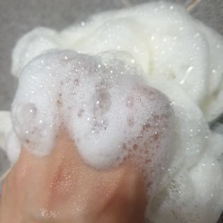 체코 비건화장품 마뉴팍투라 향좋은 맥주 샤워젤 (300ml) — 5점을 준 리뷰어가 2022년 6월 올린 사용 사진