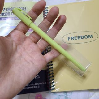 리훈 언제든지 필요한 기본 아이템 아무노트 4권세트+저점도펜[색상랜덤배송] — 5점을 준 리뷰어가 2021년 3월 올린 사용 사진