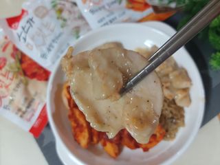 굽네몰 [굽네] 소스가 맛있는 닭가슴살 슬라이스 4종 — 5점을 준 리뷰어가 2021년 11월 올린 사용 사진