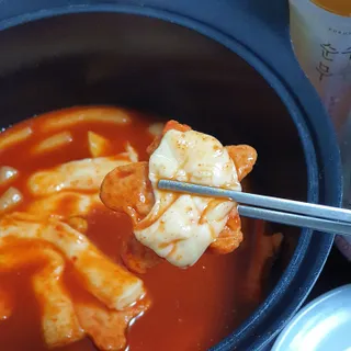 빨간키트 떡볶이 밀키트 2~3인분 매운맛 국물 떡볶이 만들기 쉬운 황금 레시피 분말 소스로 간편한 요리 — 5점을 준 리뷰어가 2021년 10월 올린 사용 사진