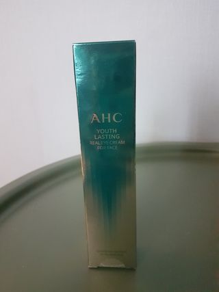 [NEW 탄력유턴 아이크림] AHC 유스 래스팅 리얼 아이크림 포 페이스 — 4점을 준 리뷰어가 2021년 3월 올린 사용 사진