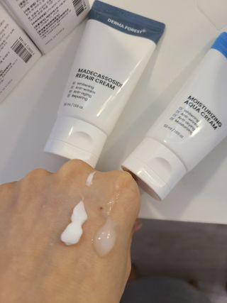 더마포레스트 마데카소사이드 리페어 크림,  모이스처라이징 아쿠아크림 — 5점을 준 리뷰어가 2021년 8월 올린 사용 사진