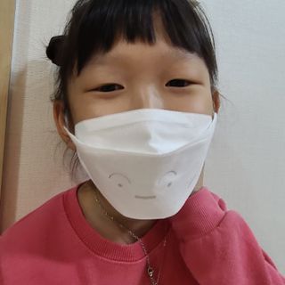 [숨그림]  덴탈마스크 짱구 우리아이 그리고 내가 쓰는 믿을수있는 케릭터 마스크  16종 — 5점을 준 리뷰어가 2021년 10월 올린 사용 사진