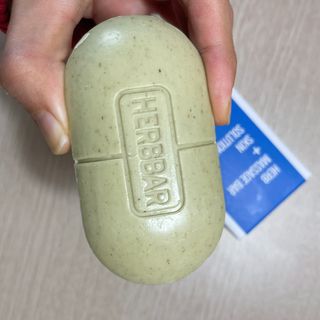 제이제이바이오 허브마사지바 올인원 알약비누 — 2.5점을 준 리뷰어가 2021년 12월 올린 사용 사진