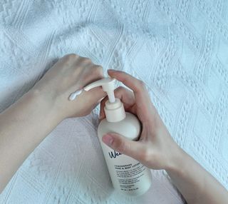 [위켄더스] 끈적임 없이 수분감을 채워주는 핸드& 바디로션 1종 랜덤발송 — 5점을 준 리뷰어가 2022년 5월 올린 사용 사진