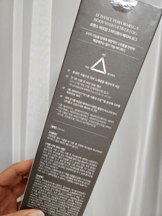 르핸스 퍼포밍 3 바디워시 비반트포렛/베티버포그 — 5점을 준 리뷰어가 2022년 12월 올린 사용 사진