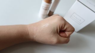 더사가오브수 [사가수] 효혜윤 보태니컬 에너지 에센스인로션 20ml /아이포올 스틱 3g — 5점을 준 리뷰어가 2023년 2월 올린 사용 사진