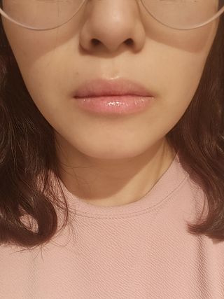 [후르디아] 올리브영 착한보습 비건 립버터 2종 — 5점을 준 리뷰어가 2022년 12월 올린 사용 사진