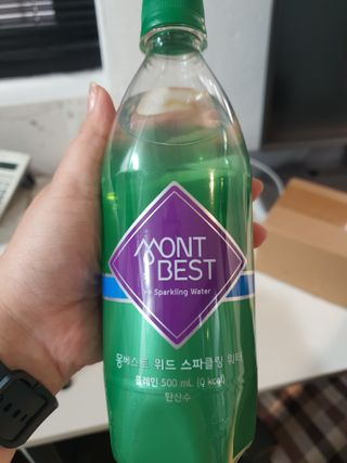 몽베스트 Montbest with Sparkling water Plain 20병 — 5점을 준 리뷰어가 2021년 11월 올린 사용 사진