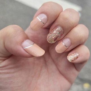 [네일가게] 햇빛에 닿으면 색이 변하는 신기한 햇살 반전 네일스티커_B — 3점을 준 리뷰어가 2021년 8월 올린 사용 사진