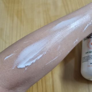 [닥터문] 프리미엄 알로에베라 선크림 500ml — 4점을 준 리뷰어가 2022년 6월 올린 사용 사진