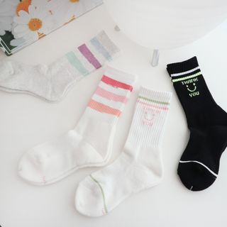 사이즈가 있는 양말 필로이 운동하기 좋은 날!_스포츠 크루 양말 4족 세트_남여 각각 (S,M,L)_컬러 랜덤 발송 — 5점을 준 리뷰어가 2022년 5월 올린 사용 사진