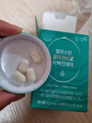 체인미 엘라스틴 콜라겐으로 이뻐진데이 500mg x 30정 — 5점을 준 리뷰어가 2021년 12월 올린 사용 사진