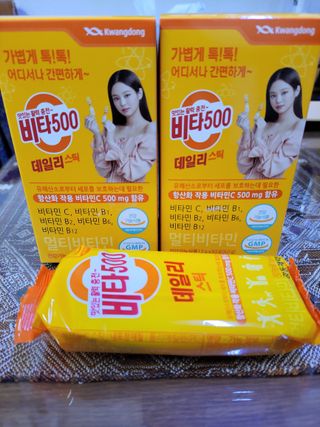 광동생활건강 [제니에디션] 비타500데일리스틱 gift set 60포+제니굿즈 3종+쇼핑백 — 5점을 준 리뷰어가 2021년 11월 올린 사용 사진