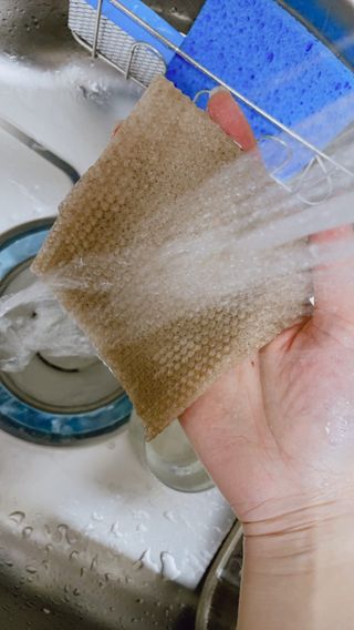 블뤼엔 일회용 수세미 — 4점을 준 리뷰어가 2021년 4월 올린 사용 사진