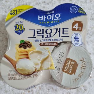 매일바이오 그릭요거트 오리지널 플레인 4개, 로스터리 커피믹스 4개 — 4.5점을 준 리뷰어가 2021년 12월 올린 사용 사진