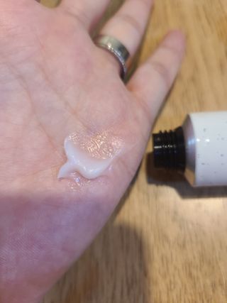 멈칫(MUMCHIT) 넥퍼퓸 NECKPERFUME 2가지 향 — 3.5점을 준 리뷰어가 2021년 11월 올린 사용 사진