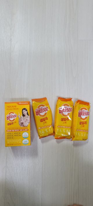 [광동제약] 비타500데일리스틱 50포 & 비타500구미 1개 — 5점을 준 리뷰어가 2021년 12월 올린 사용 사진