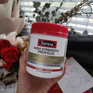 Swisse 스위스 고함량 프로폴리스 2,000mg 210정 — 5점을 준 리뷰어가 2021년 5월 올린 사용 사진