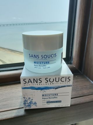 산수시 아쿠아 베네핏 24h 수부지 물광 속건조 수분크림 50ml — 5점을 준 리뷰어가 2021년 6월 올린 사용 사진