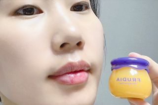 [후르디아] 올리브영 꿀과즙 립밤 2종 (블루베리/석류) — 5점을 준 리뷰어가 2022년 11월 올린 사용 사진