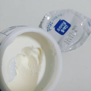 매일바이오 그릭요거트 오리지널 플레인 4개, 로스터리 커피믹스 4개 — 4.5점을 준 리뷰어가 2021년 12월 올린 사용 사진