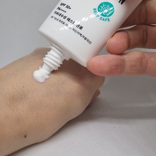 부쉬맨 워터프루프 프로 선크림 50g SPF50+ PA++++ — 5점을 준 리뷰어가 2023년 4월 올린 사용 사진