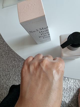 줄라이 모닝 _ JULY MORNING 줄라이모닝 하이드레이팅 퍼퓸드 바디앤핸드 에멀젼 — 5점을 준 리뷰어가 2022년 3월 올린 사용 사진