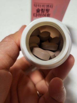 닥터피엔티 [Dr.PNT] 하루 2알로 건강한 다이어트! 한겨울에도 체지방만 쏙~ 슬림핏 다이어트 — 5점을 준 리뷰어가 2023년 3월 올린 사용 사진