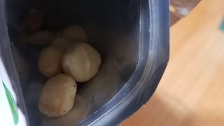 도이퉁 마카다미아 넛 90g  로얄 마카넛 오리지널 쏠트 허니 — 4점을 준 리뷰어가 2021년 3월 올린 사용 사진