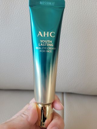 [NEW 탄력유턴 아이크림] AHC 유스 래스팅 리얼 아이크림 포 페이스 — 5점을 준 리뷰어가 2021년 3월 올린 사용 사진