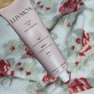 러브모아 향수 고체향수 승무원 고체향수 바르는 향수 니치향수 도손 우드세이지 앤 씨솔트 — 5점을 준 리뷰어가 2022년 12월 올린 사용 사진