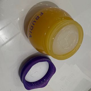 틱톡 [후르디아] 튼입술해결템 올리브영 블루베리 하이드레이팅 허니 립밤 — 5점을 준 리뷰어가 2023년 10월 올린 사용 사진