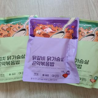 [푸딩팩토리] 요잇조잇 닭갈비 닭가슴살/김치 닭가슴살 곤약볶음밥 2종 (김치볶음밥 2개 닭갈비 볶음밥 1개) — 5점을 준 리뷰어가 2022년 7월 올린 사용 사진