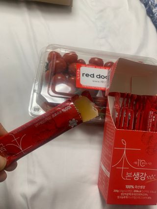 레드닥터 대추방울토마토 + 본생강 망고맛 스틱형 젤리 — 4점을 준 리뷰어가 2022년 12월 올린 사용 사진