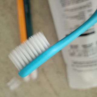 펙트럼 안티박 프리미엄 칫솔 8개입 — 5점을 준 리뷰어가 2023년 12월 올린 사용 사진