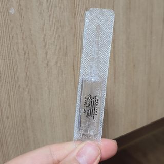 유니베르소 산소앰플 7일 집중케어 앰플 — 5점을 준 리뷰어가 2021년 4월 올린 사용 사진