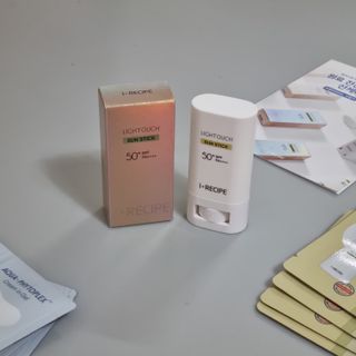 아이레시피 라이트터치 선스틱 15g (SPF50+, PA++++) — 5점을 준 리뷰어가 2023년 2월 올린 사용 사진