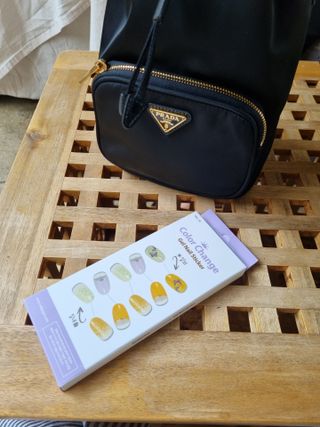 [네일가게] 햇빛에 닿으면 색이 변하는 신기한 햇살 반전 네일스티커_B — 3점을 준 리뷰어가 2021년 8월 올린 사용 사진