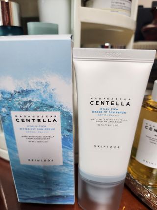 [스킨1004] 마다가스카르 센텔라 히알루-시카 워터핏 선세럼 50ml — 5점을 준 리뷰어가 2024년 5월 올린 사용 사진