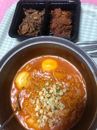 [심플리쿡] 반반연탄불고기, 창화당쫄볶이 SET — 4점을 준 리뷰어가 2021년 2월 올린 사용 사진