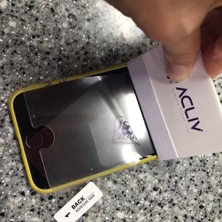 아클리브 Eco 항균 항바이러스 액정 보호필름(iPhone) — 4점을 준 리뷰어가 2022년 7월 올린 사용 사진