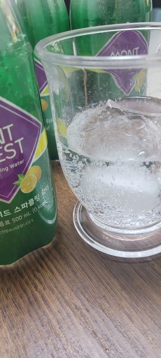 몽베스트 Montbest with Sparkling water Lemon OR Lime 20병(랜덤) — 5점을 준 리뷰어가 2022년 11월 올린 사용 사진